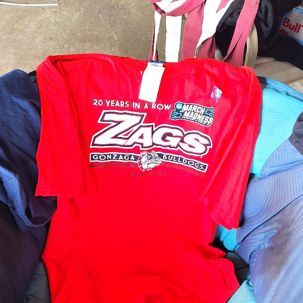 Zags Adult Blue 84 Red Graphic T-Shirt 2XL